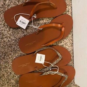 2 pairs of AE flip flops